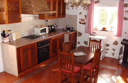 La Victoria de Acentejo House | Historic Finca with sea and Teide views, private pool + barbecue, a gem