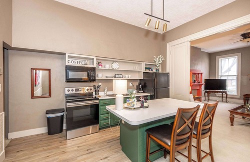 Covington House | Historic Gem Russell Suite