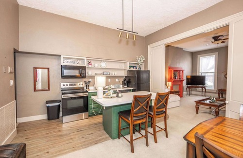 Covington House | Historic Gem Russell Suite