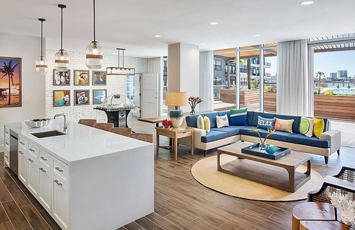 Sobro House | Historic Glam Hotel, Nashville! Modern Suites with Huge Pool!