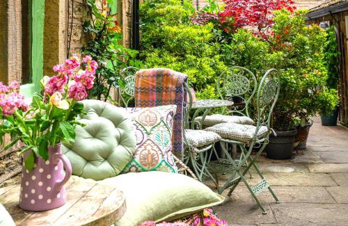 Honley House | Historic Hidden Gem-10mins walk to Holmfirth, Log Burner,Easy Parking