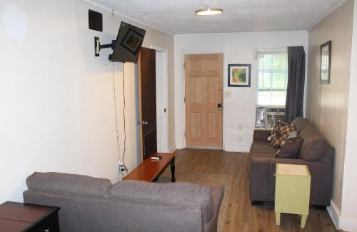 Tuskegee Apartment | HISTORIC HILL APT2 (Downstairs)