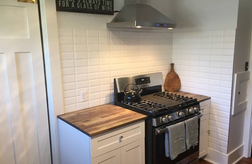 Booktown House | Historic Home. Classic Charm, Modern Amenities, Gardens, Parking+