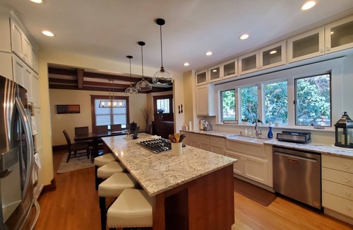 Storm Lake House | Historic home near lake, parks, shopping and BVU! Perfect for the holidays!