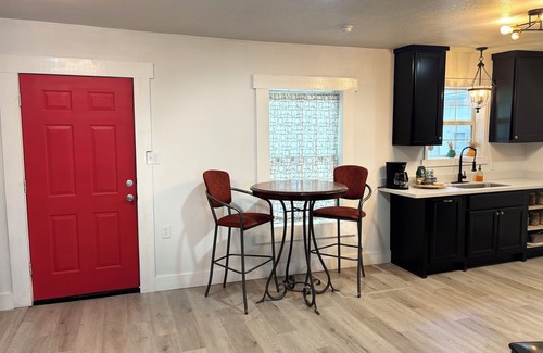 College Station House | Historic Home, Newly Renovated, Walk to Legends, Pet Friendly