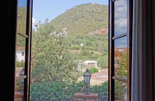 Monsummano Terme Apartment | Historic house with garden in front of the Grotta Giusti Thermal pool near Lucca