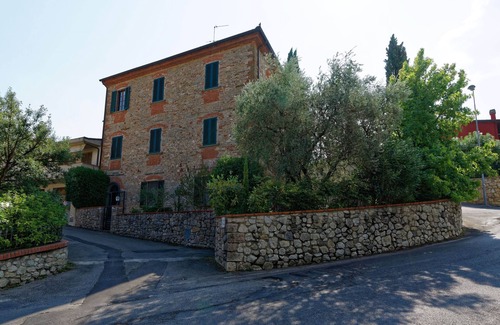 Monsummano Terme Apartment | Historic house with garden in front of the Grotta Giusti Thermal pool near Lucca