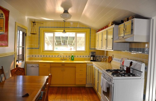 Plymouth House | Historic house located 10 min to 50 wineries, parks, shopping and Zagat dining.