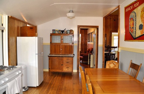 Plymouth House | Historic house located 10 min to 50 wineries, parks, shopping and Zagat dining.