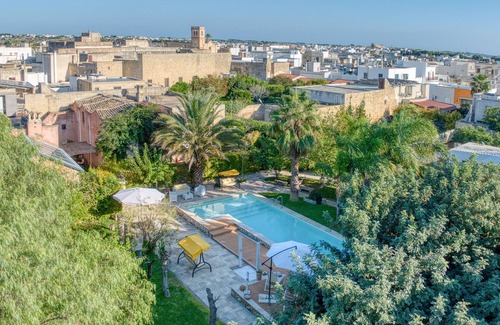 Patu House | Historic house with pool and Mediterranean park (A)