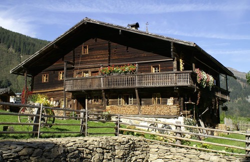 Oberkrimml Apartment | Historic hut for up to 15 people near Kitzbühl