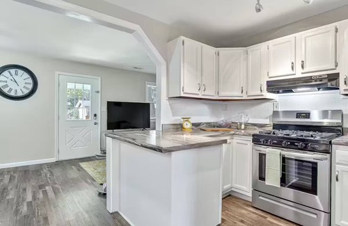 Lebanon House | Historic Lebanon - 2 bed, 2 bath house. Wi-fi, AC, kitchen, laundry