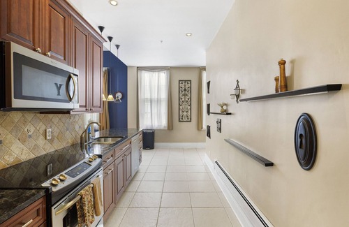 Macedon House | Historic Loft | Pool Table | Bar | Movie Theater