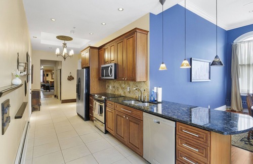Macedon House | Historic Loft | Pool Table | Bar | Movie Theater