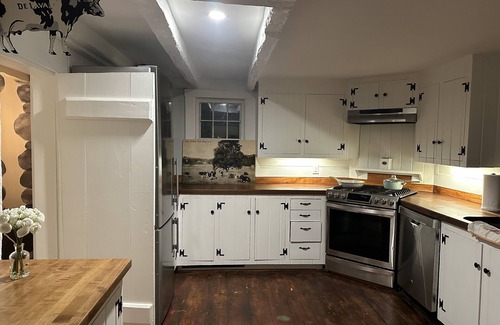 North Salem Other | Historic Luxury Farmhouse with Serene Pond