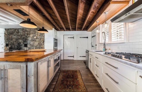 Macon Cabin | Historic Macon Luxury Lodge with updated decor