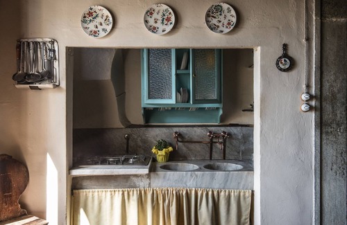 Montopoli in Val d'Arno House | Historic mansion with suites, rooms and scenic garden