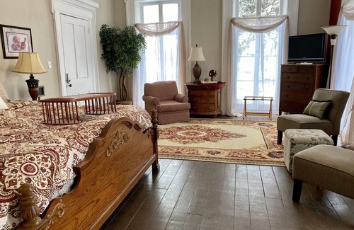 Attica Bed & Breakfast | Historic McDonald Airbnb