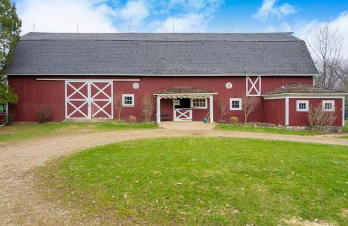 Metamora Villa | Historic Metamora Red House Farm