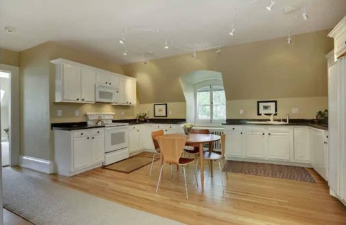 Whittier Apartment | Historic Minneapolis Mansion- 3rd floor apartment