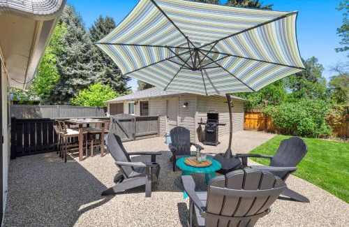 Old Town West House | Historic Mountain Ave Bungalow - Walk Everywhere!
