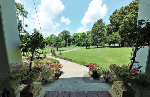 Talbot's Corner House | Historic Nashville Mansion - Perfect Location - Hot Tub - Parking - Private
