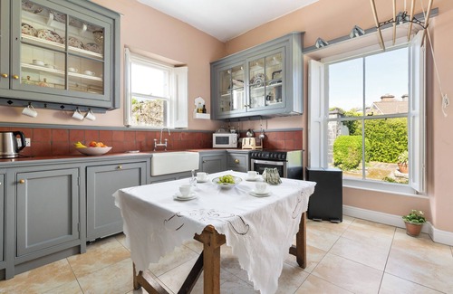 Claddagh House | Historic Nile Lodge House, 6 Nile Lodge, Galway City , 5 bedrooms, sleeps 10