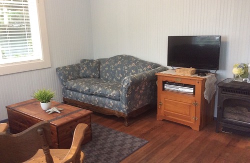 Lincoln City House | Historic Oceanlake Cottage in Lincoln City, OR