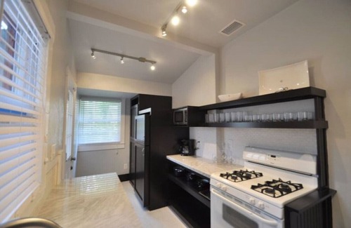 Duckpond House | Historic one bedroom Home- Walk to Downtown