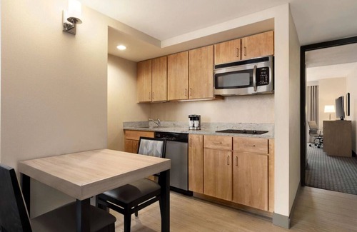Spruce Hill Hotel | Historic Philly: Stylish Suites with Full Kitchens, Pool Access & Free Parking!