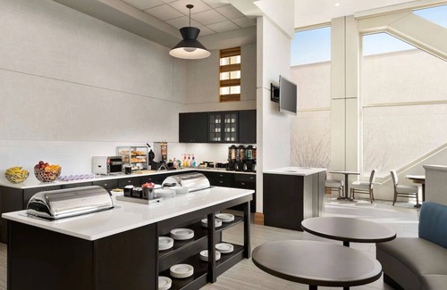 Spruce Hill Hotel | Historic Philly: Stylish Suites with Full Kitchens, Pool Access & Free Parking!
