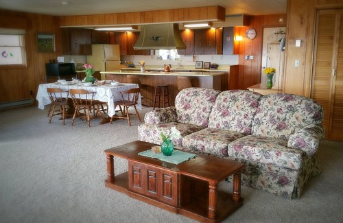 Kachemak House | Historic - Private 28 Acres - 180° Ocean View! - Carolyn's suite
