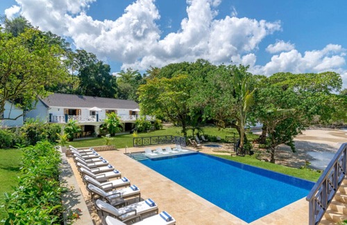 Summerfield Villa | Historic Private Beachfront Luxury Villa