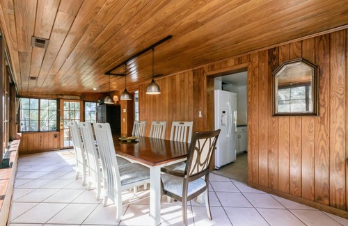 Lake Forest Cottage | Historic Riverfront Hideaway