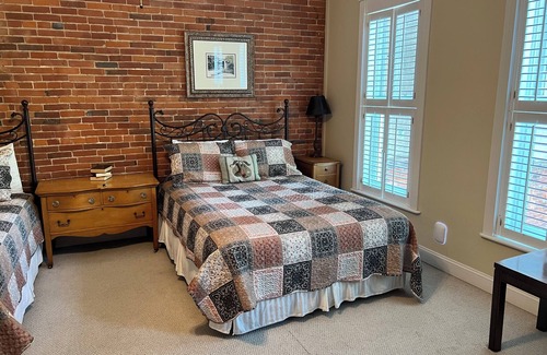 Louisiana Bed & Breakfast | Historic rooms near riverfront in downtown, Louisiana, MO