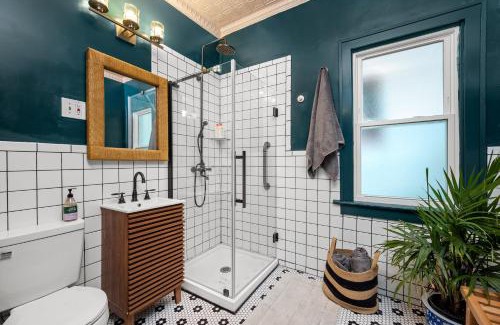 Front Park Apartment | Historic & Spacious 3 Bedroom Family Gem on Peaceful Street