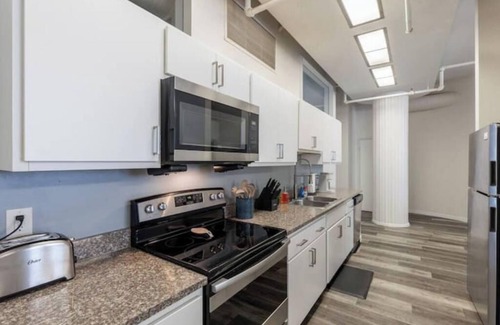Wholesale District Apartment | Historic Spacious Luxe Suite - The Heart of Indy!
