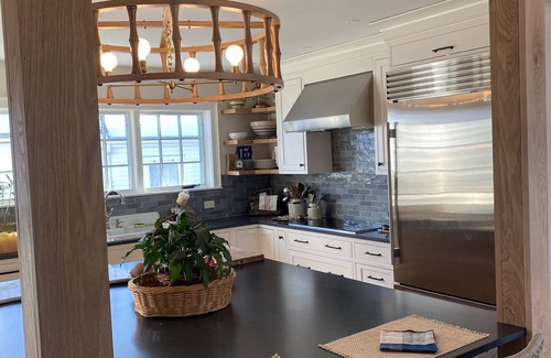 Mystic House | Historic Spite House, Captain’s Home, sleeps 10, walk to downtown Mystic!