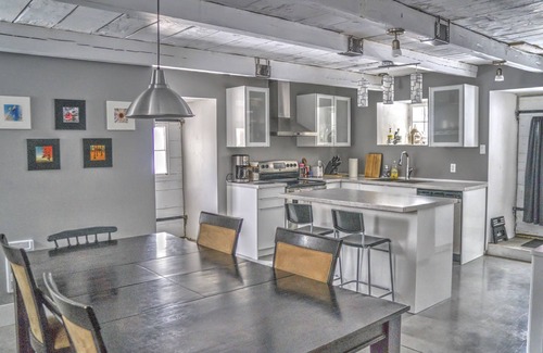 Beloeil House | Historic stone house by the river