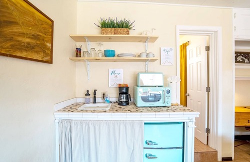 Sam Hughes Apartment | Historic Studio Guesthouse Casita 2 Blocks from the UofA - Low Summer Rates! 🏡