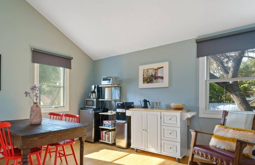 Tarrytown Apartment | Historic Tarrytown Studio Apt w/King Bed, Kitchenette, Full Bath & Open Space