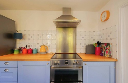 Totnes House | Historic Townhouse with Garden & Parking