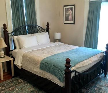 Bellevue Apartment | Historic Upstairs Apartment