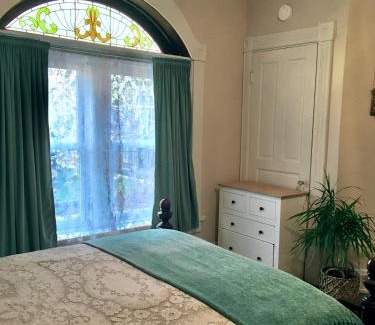 Bellevue Apartment | Historic Upstairs Apartment