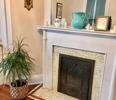 Bellevue Apartment | Historic Upstairs Apartment