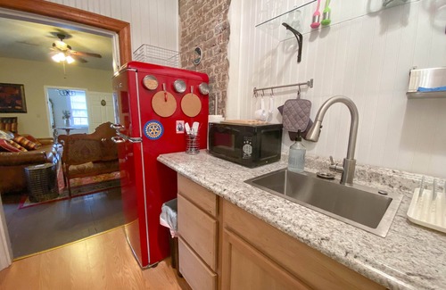 New Kent Bed & Breakfast | Historic Vaiden House, c.1781, on 8 acres: Modern Amenities with Old World Charm