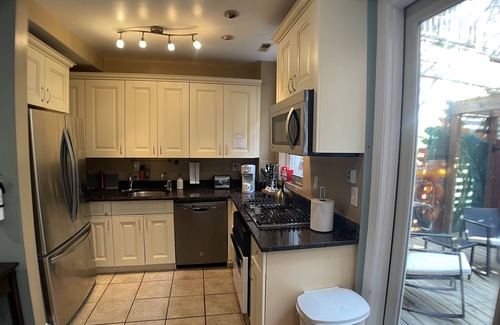 Shaw House | Historic Victorian Townhome - Walk to National Mall