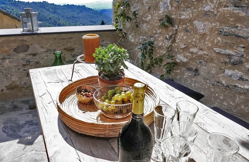 Imperia House | Historic villa with garden in medieval village