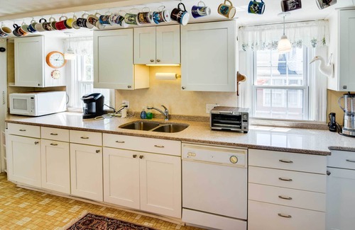 Warren Apartment | Historic Warren Vacation Rental: Walk to Beaches!