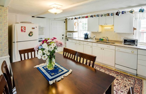 Warren Apartment | Historic Warren Vacation Rental: Walk to Beaches!